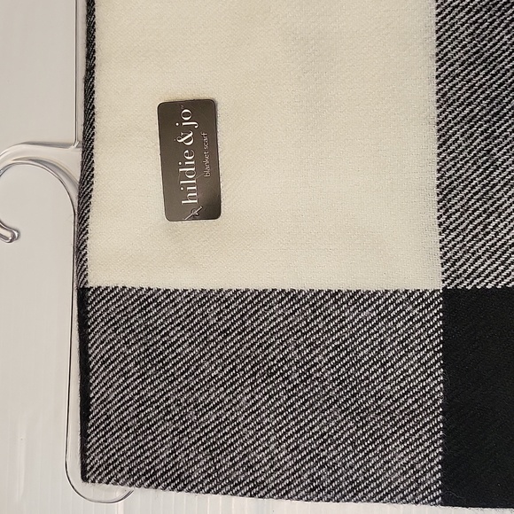 Hildie & Jo Blanket Scarf - Picture 4 of 5